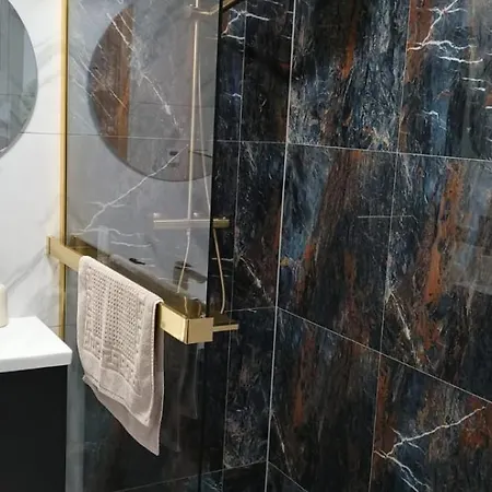 Fox Free Parking Air Conditioning *